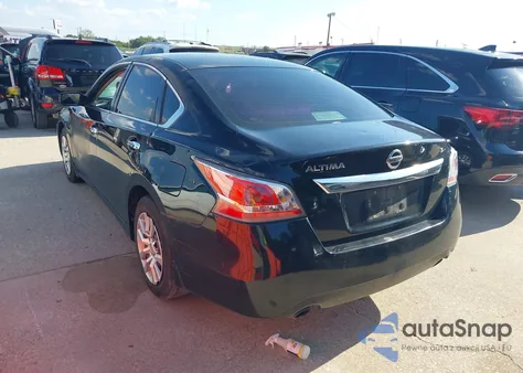 2015 Nissan Altima 2.5 S z USA, uszkodzony, nr VIN 1N4AL3AP2FN392344